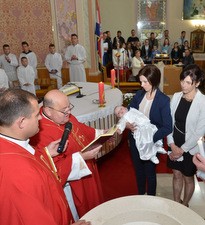 Krštenje šestog djeteta obitelji Haramustek